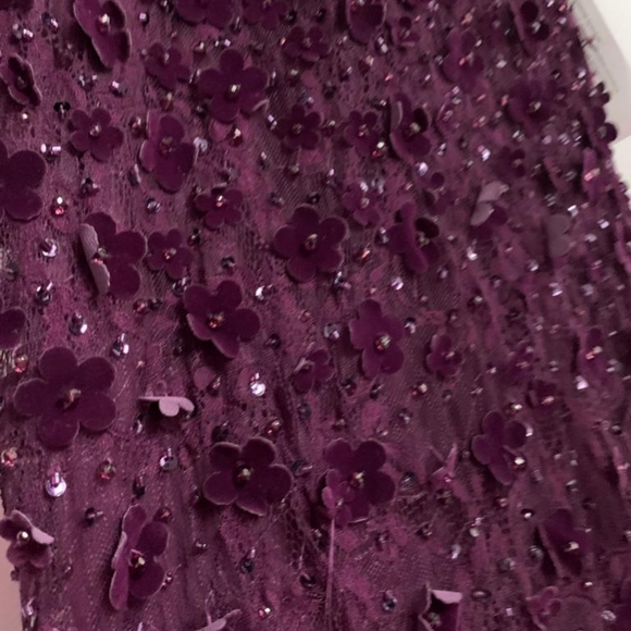 Dresses - Picture 3 of 6